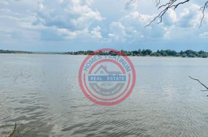 5 Acres Zambezi Water front