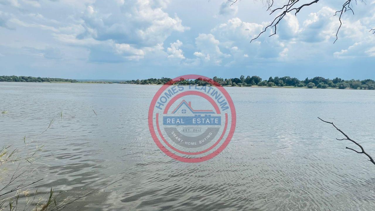 5 Acres Zambezi Water front