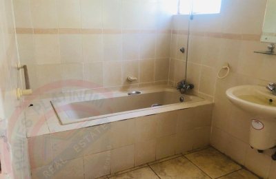 Two Houses for sale in Elaine Brittell