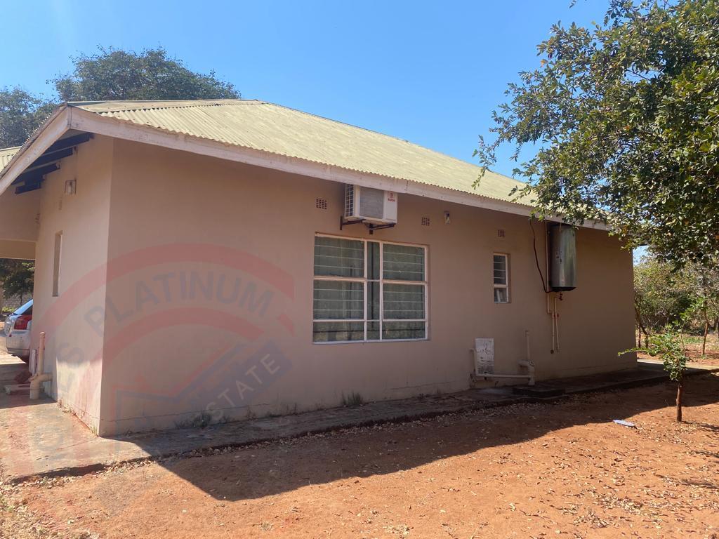 3 Bedroom 3Baths for sale in Livingstone