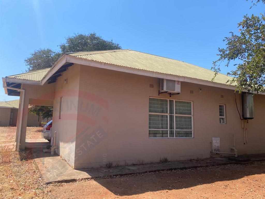 3 Bedroom 3Baths for sale in Livingstone