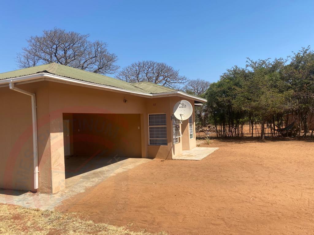 3 Beds, 2Baths for Sale in Livingstone