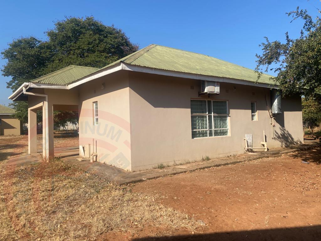 3 Beds, 2Baths for Sale in Livingstone