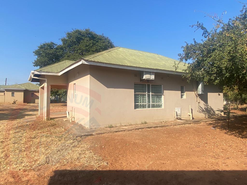 3 Beds, 2Baths for Sale in Livingstone