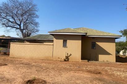 4 Bedroom, 3 Bath House on sale in Livingstone