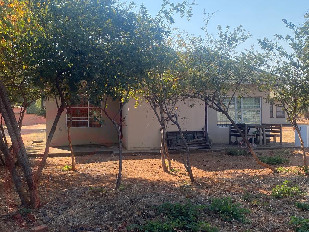 3 Bedroom 3Baths for sale in Livingstone