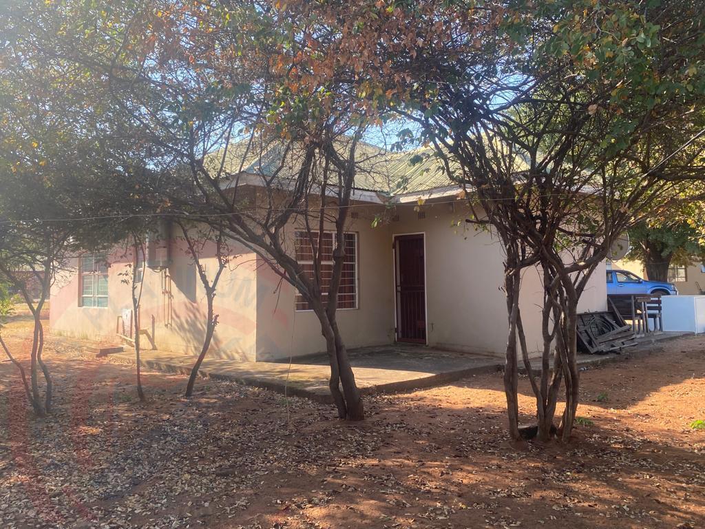 3 Bedroom 3Baths for sale in Livingstone