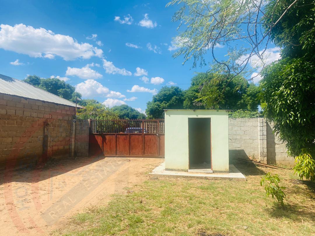 2 Bedroom House for sale in Livingstone