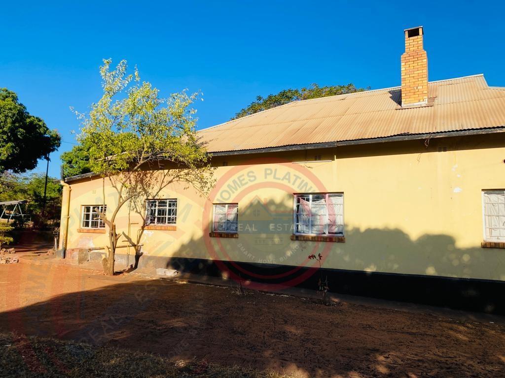 4 bedroom House for sale in Livingstone