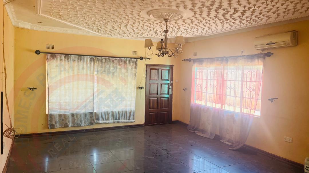 4 Bedroom House For Sale in Elaine Brittel, Livingstone