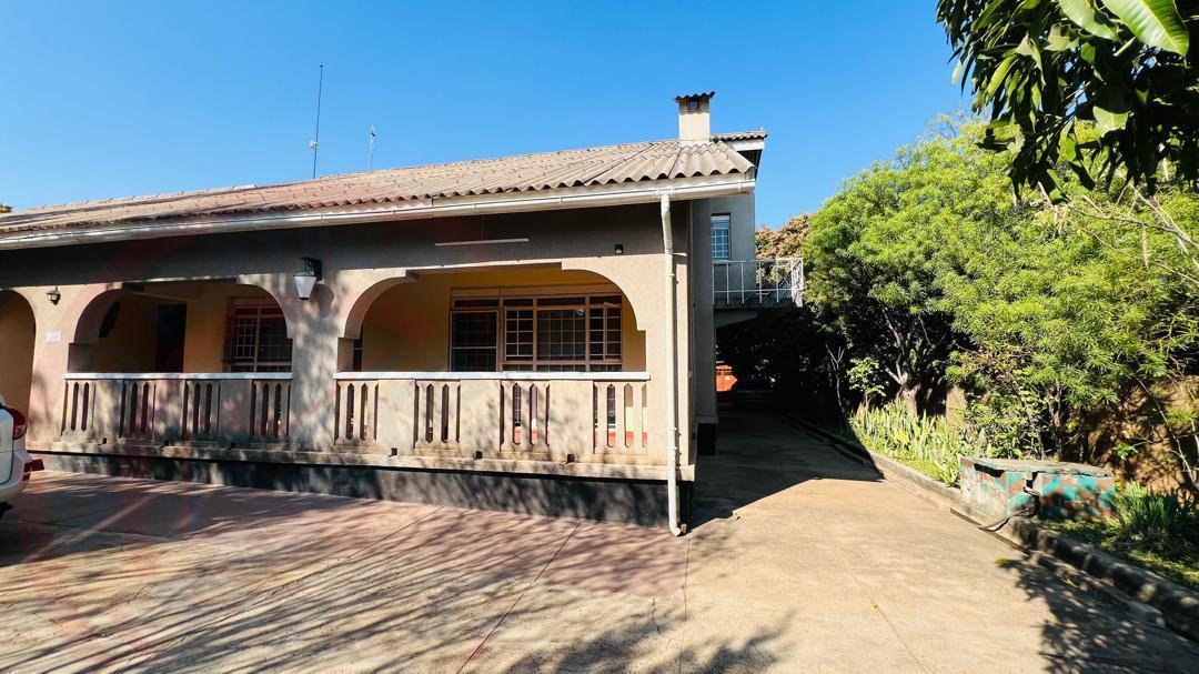 Charming 5 Bedroom House for sale in Livingstone