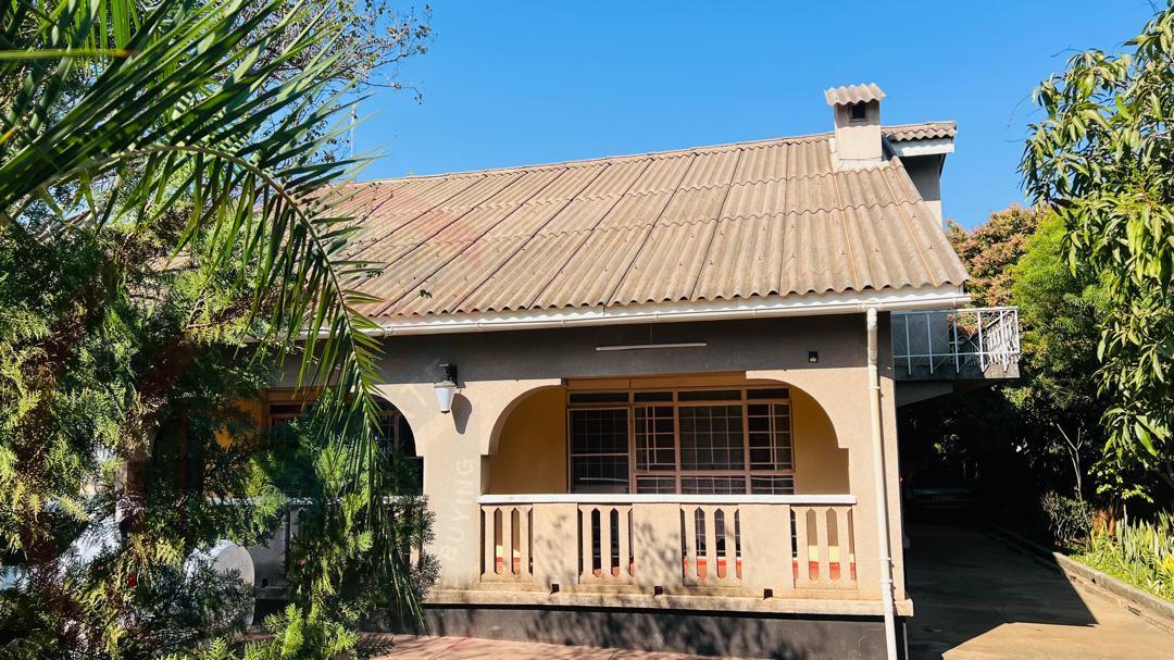 Charming 5 Bedroom House for sale in Livingstone