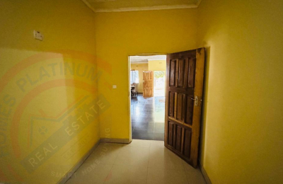 Spacious 3-bedroom house for sale in Livingstone