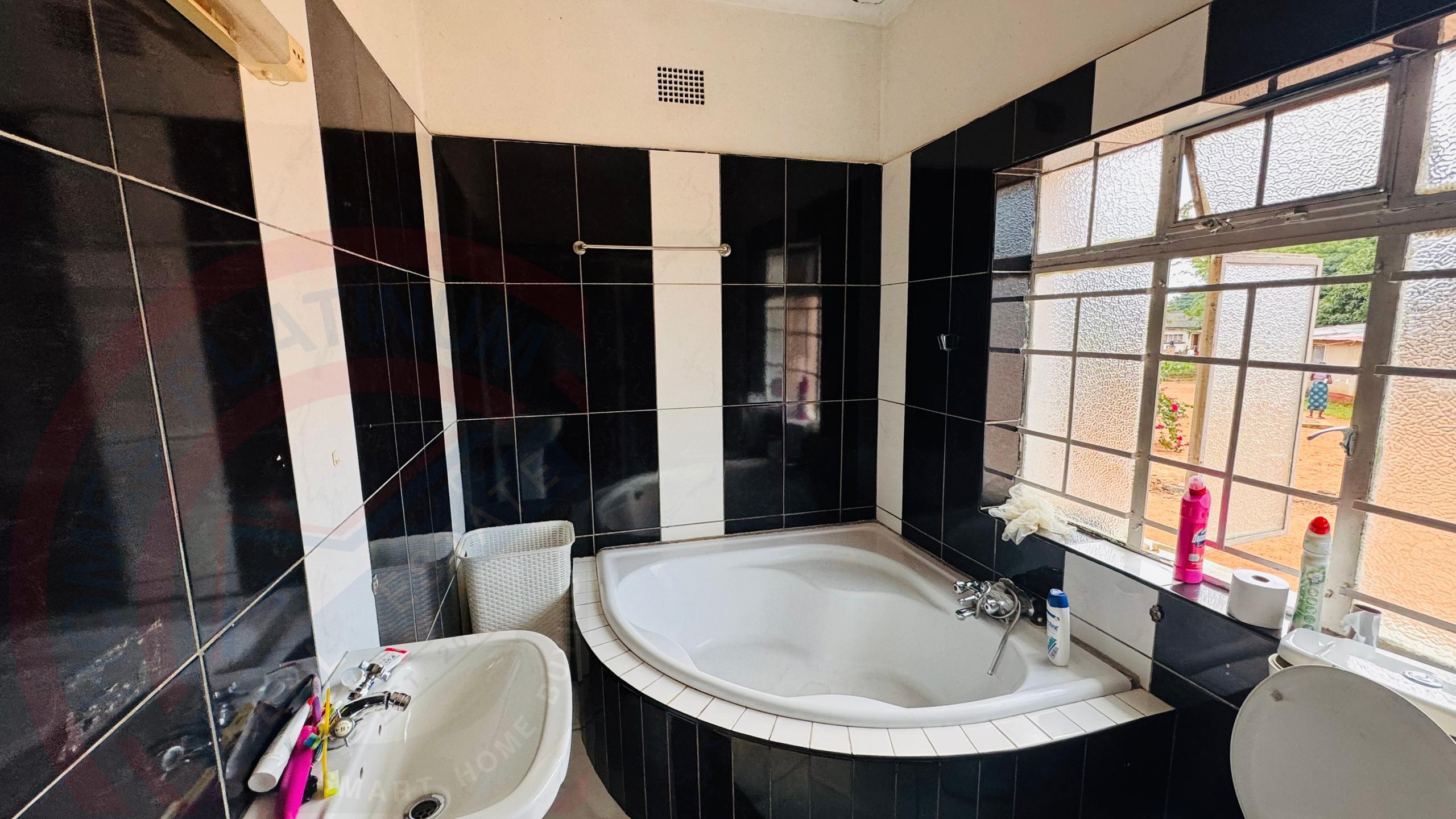 3 bedroom Townhouse for sale in Livingstone