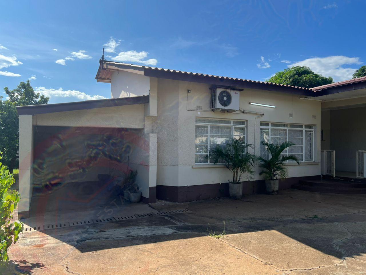 4 Bed House with En-suite in Livingstone