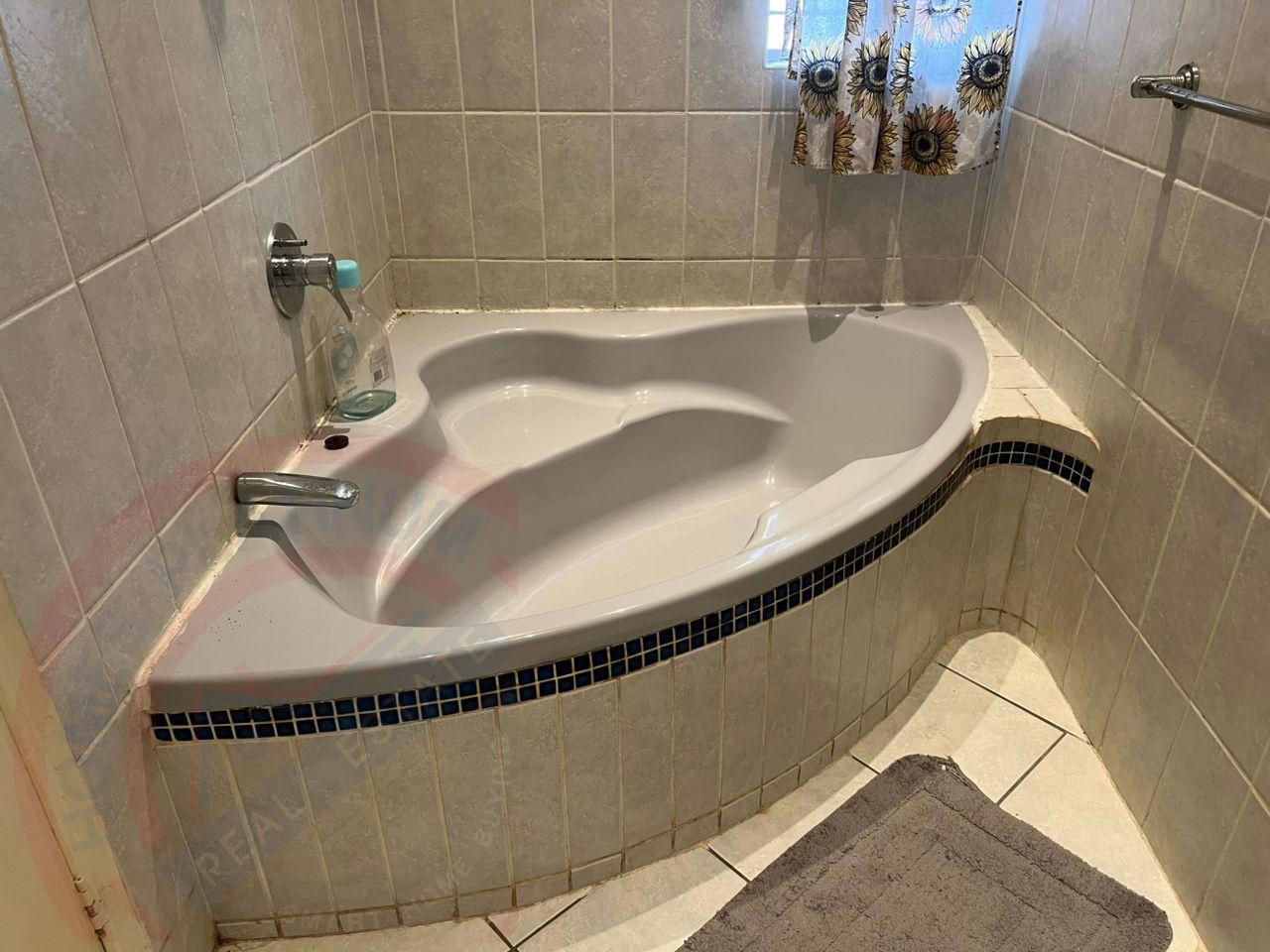 4 Bed House with En-suite in Livingstone