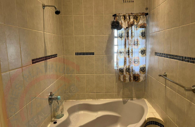 4 Bed House with En-suite for Rent in Livingstone