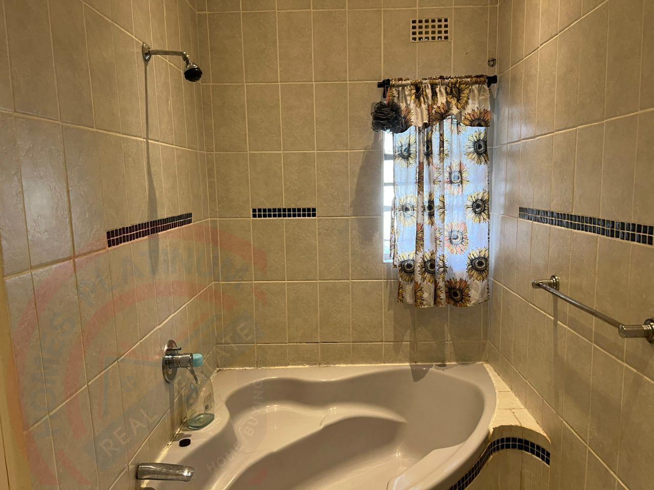 4 Bed House with En-suite in Livingstone