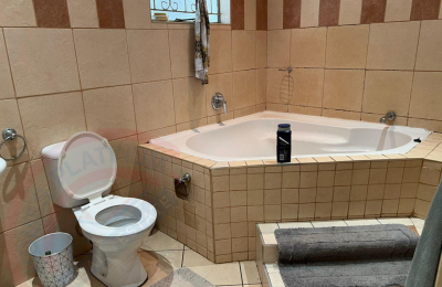 4 Bed House with En-suite for Rent in Livingstone
