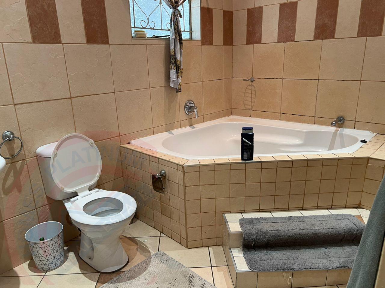 4 Bed House with En-suite in Livingstone